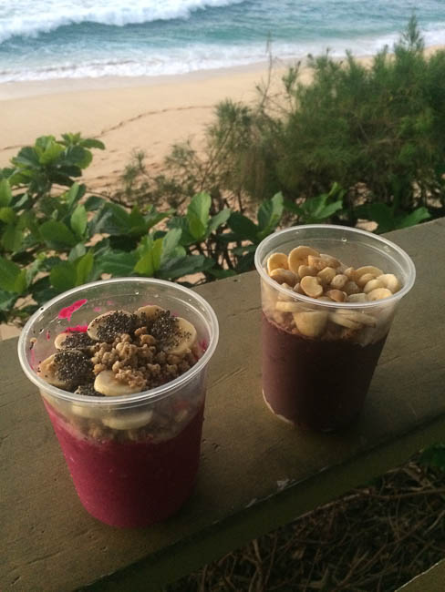 Pitaya bowl and Açaí Bowl