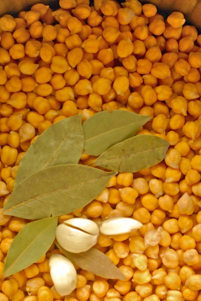chickpeas soaked, ready to cook, with garlic, bay leaves (1) chickpeas soaked, ready to cook, with garlic, bay leaves (1)